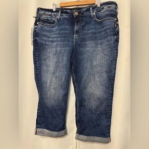 Silver Jeans Dark Blue Capri Mid Rise Curvy Suki Jeans